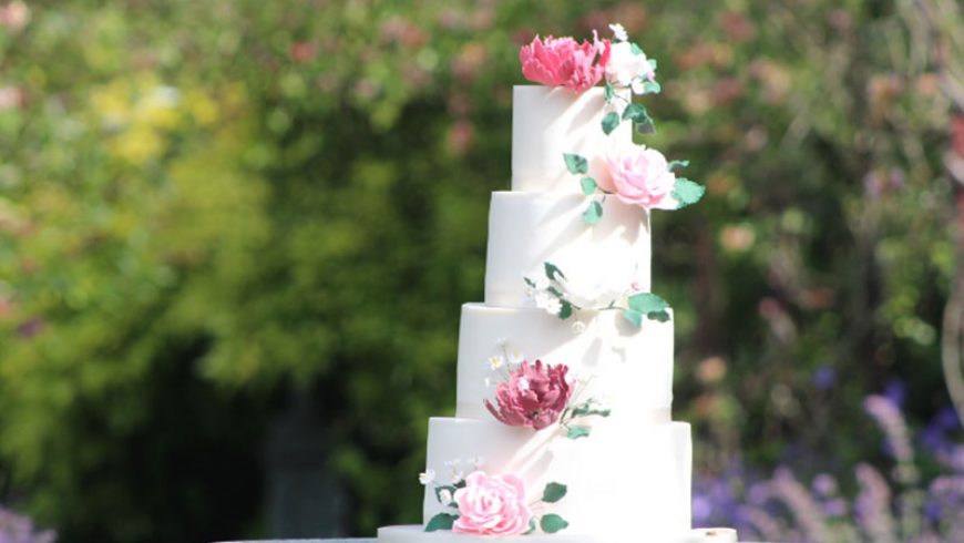 Larchfield Estate Lisburn Wedding Cakes